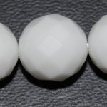 Onix blanco bola facetada 8 mm.