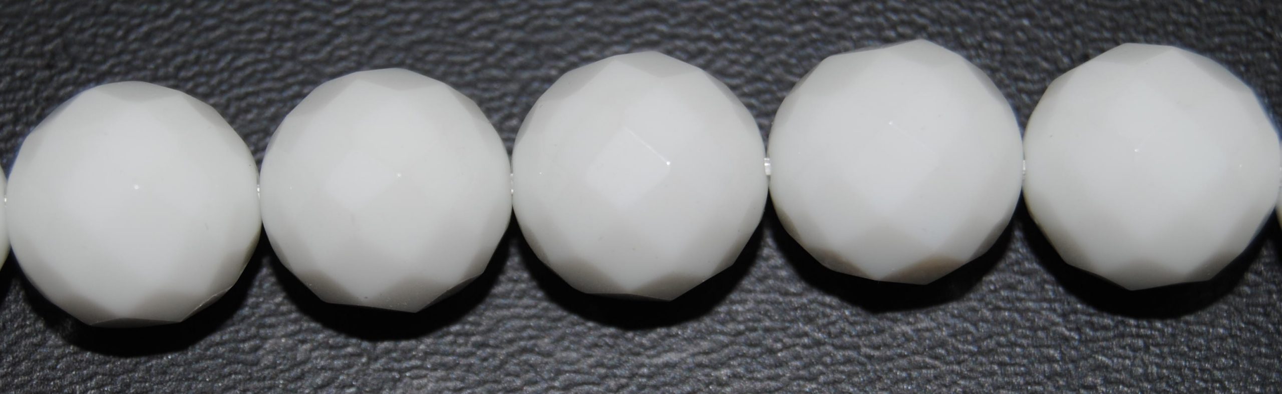 ps-691-691 Onix blanco bola facetada 10 mm. - Imagen 1